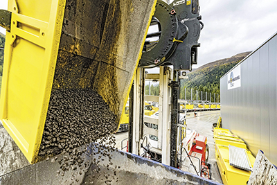 Riesiges Drehgerät für Sanierungsarbeiten